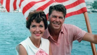 Ronald_Reagan_and_Nancy_Reagan_aboard_a_boat_in_California_1964