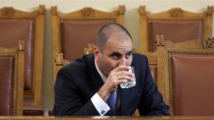 Цветанов се изправи срещу председателя на ДПС и един от най-тихите депутати от 41-вото НС