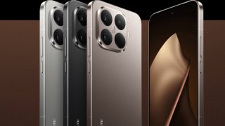 Двата смартфона са налични за продажби в България от днес, 25 септември