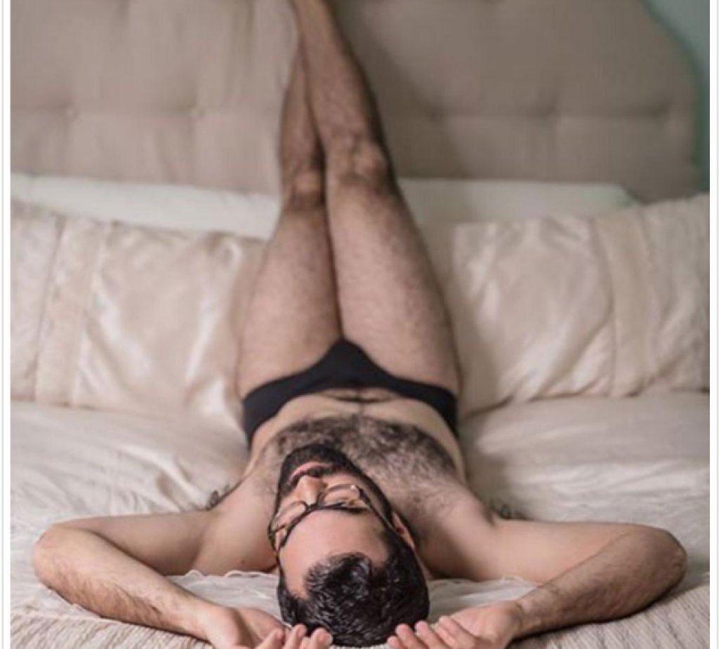 Профилът Bros Being Basic е създаден през 2014 година и има над 430 000 последователи