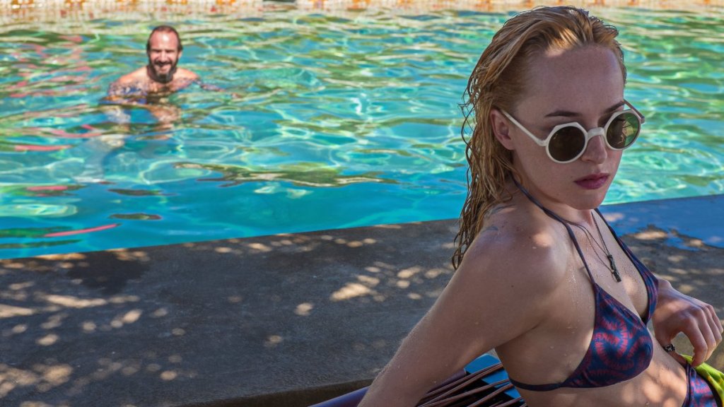 A Bigger splash 5 Голямото плискане Дакота Джонсън