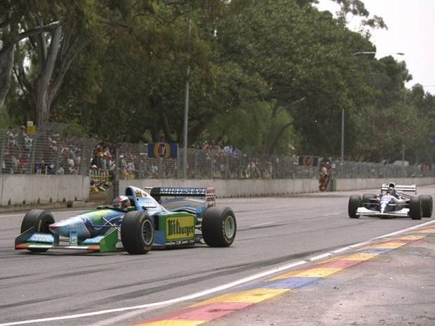 1994: След като се удря в предпазната стена на трасето в Аделаида и поврежда колата си, Шумахер умишлено се блъска в Деймън Хил, вади го от състезането и взима първата си титла