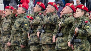 Страната ни има да решава спешно въпроси на националната сигурност, но тук външната политика продължаваме да я пренебрегваме