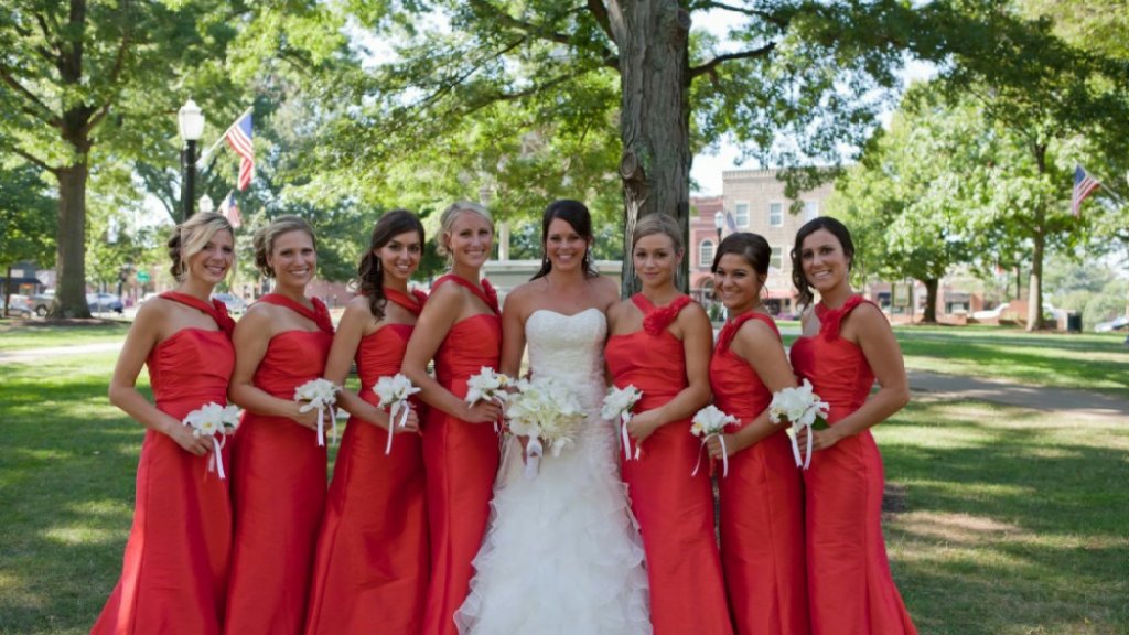New-Arrival-Elegant-Long-Bridesmaid-Dress-One-Shoulder-Handmad-Flowers-Sleeveless-A-line-Party-Gowns