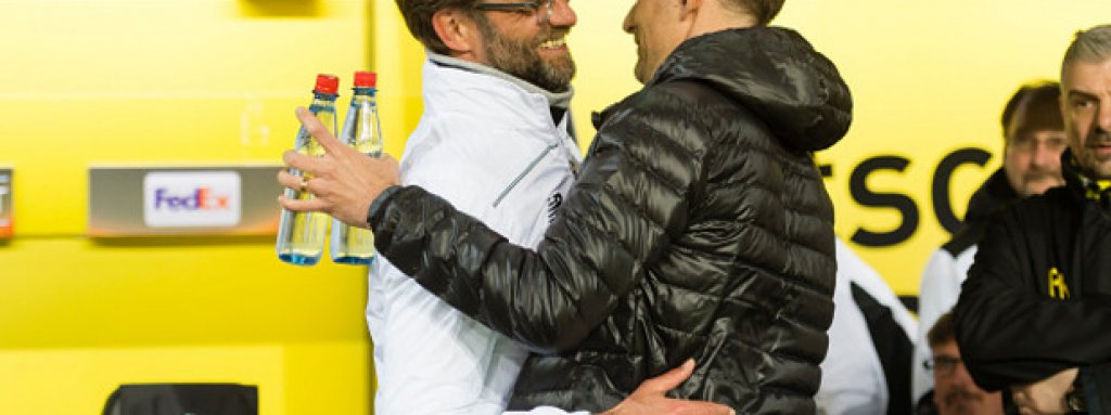 Топла прегръдка между двама германски специалисти преди мача