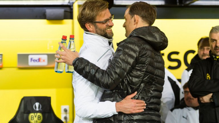 Топла прегръдка между двама германски специалисти преди мача