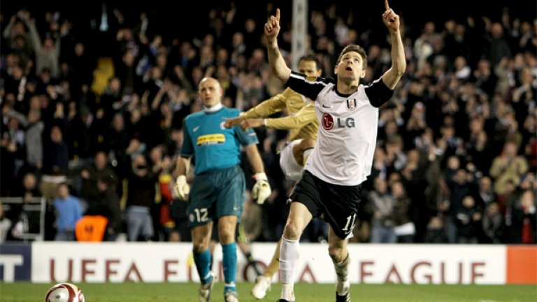 Унгарският нападател Золтан Гера се радва на единия от двата си гола за победата над Ювентус с 4:1