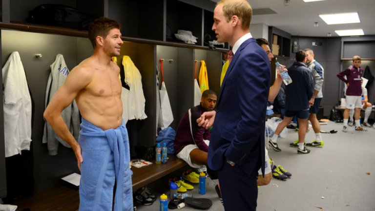 Капитанът и принцът. Разговор в съблекалнята с престолонаследника на Великобритания принц Уилям, който е доволен от победата над Полша, класирала тима на световното в Бразилия.