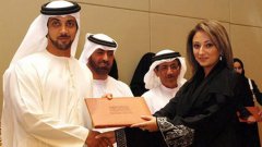 Шейх Мансур е част от управляващата фамилия в ОАЕ, която преследва политическите си противници