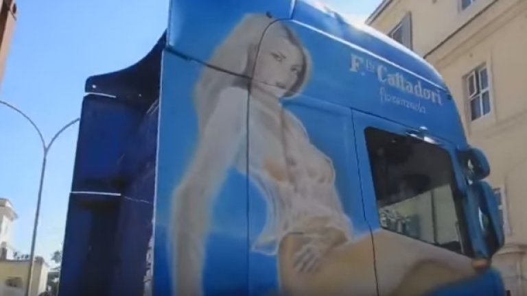 Ватиканът не пусна ТИР с голи жени