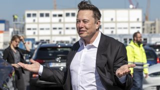 Готов е да продаде акции на "Tesla" веднага