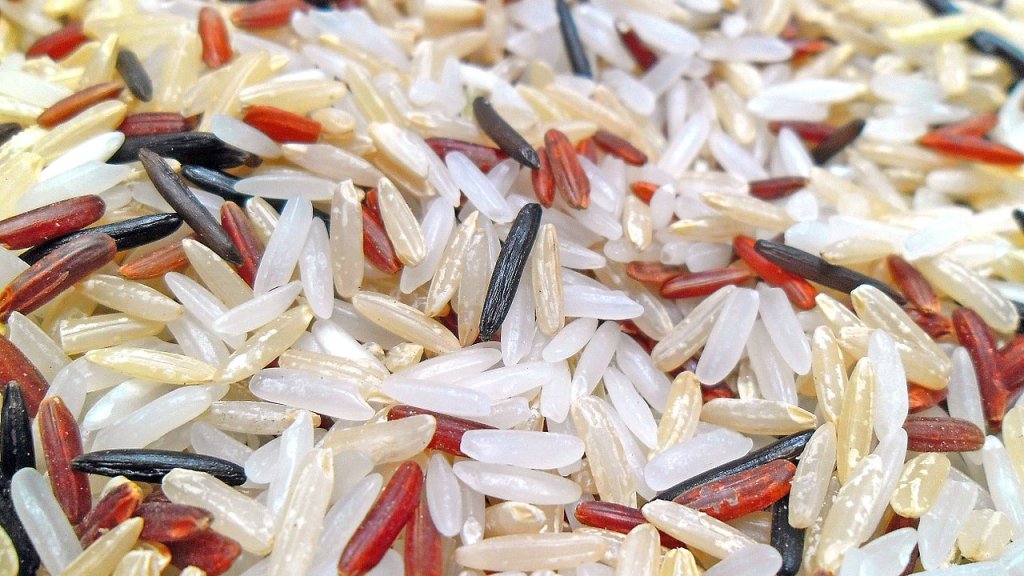1280px-White,_Brown,_Red_&_Wild_rice