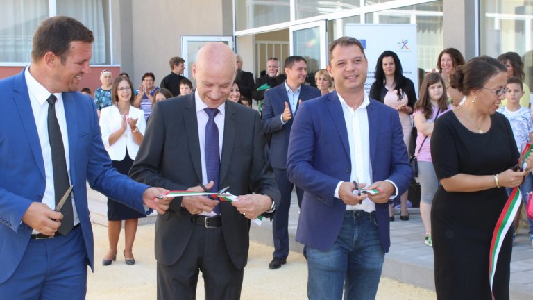 Имотната сага стигна до роднини на Делян Добрев