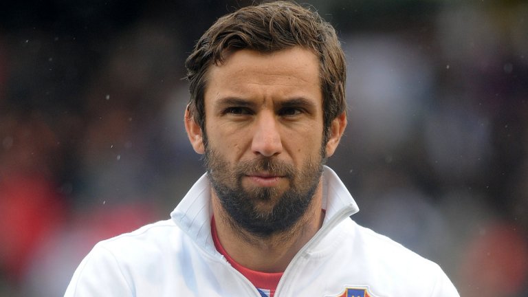 Дарио Сърна дълрги години защитаваше цветовете на Шахтьор и хърватския национален отбор, а после стана директор на украинския гранд. Още от 90-те насам, той познава войната твърде добре