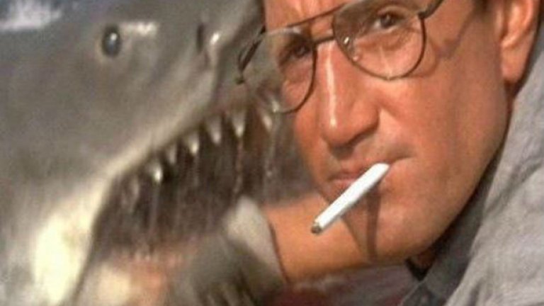 В "Челюсти" от 1975 година на Стивън Спилбърг, куловата реплика "You're going to need a bigger boat”, казана от полицейския шеф Броуди (Рой Шнайдер) е импровизация