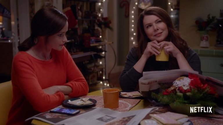 6. "Момичетата Гилмор" / Gilmore Girls
Почти 10 години след последния си епизод сериалът "Момичетата Гилмор" получава втори шанс благодарение на Netflix. Форматът е видимо променен - продукцията ще се състои от 4 епизода от 90 минути, като всеки ще обхваща един сезон от годината. Лорън Греъм и Алексис Бледел се завръщат като Лорелай и Рори заедно с почти целия състав от поддържащи актьори - перфектният подарък за феновете на момичетата от Старс Холоу. 
Дата на премиерата: 25 ноември
