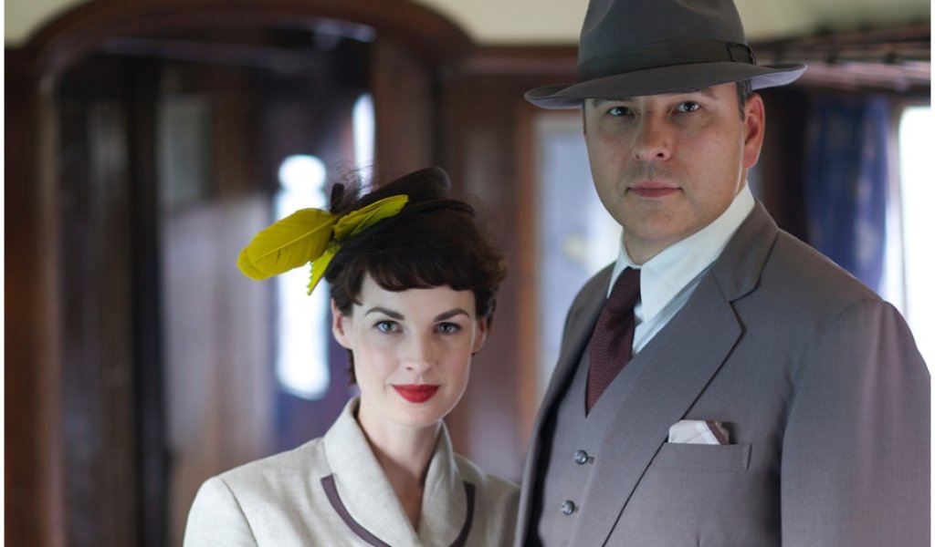 Най-новата адаптация по романи на Агата Кристи е сериалът  „Agatha Christie’s Partners in Crime“, който проследява приключенията на двойката Томи и Тапънс Бересфорд.