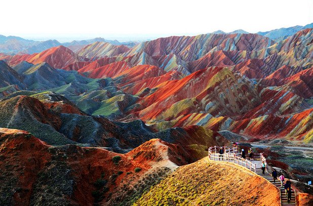 Скалните масиви Zhangye Danxia в Китай, известни още като Планините на дъгата
