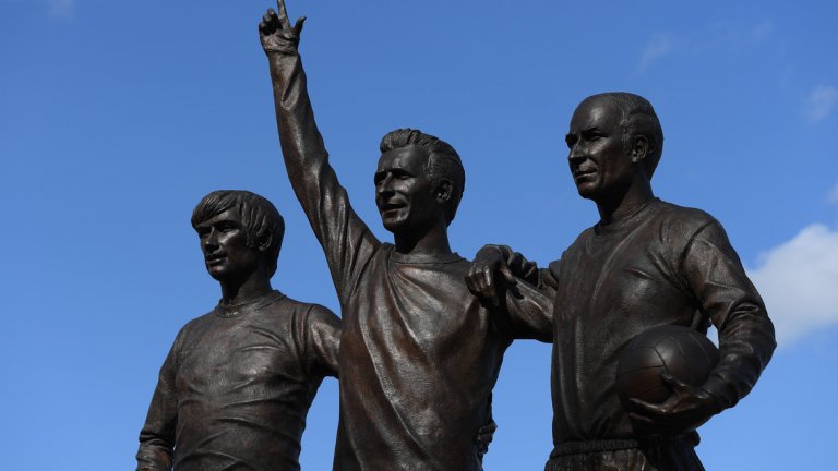 От 2008-а статуята на "Светата троица" се издига пред "Олд Трафорд" в чест на знаменитите постижения на Бест, Лоу и Чарлтън с екипа на Юнайтед.