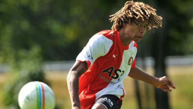 Холандският тийнейджър Аке може да донесе проблеми на Челси