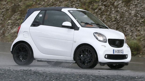 Smart ForTwo Cabrio
Третото поколение на градския автомобил се сдоби с открита версия.