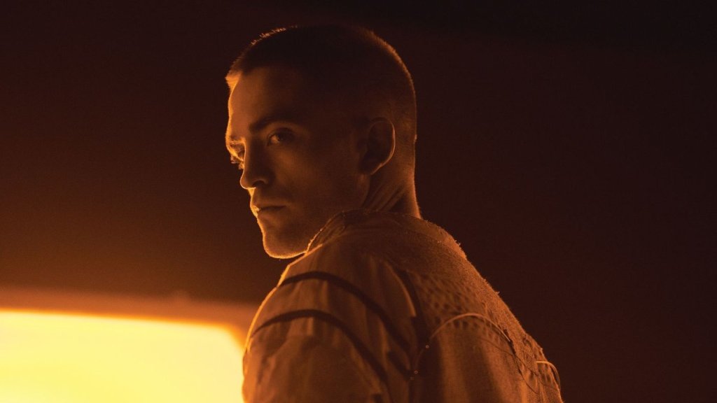 \"Живот нависоко\" (High Life)
Режисьорът Клеър Дени този път прави странна смес от научна фантастика, трилър и еротика, наречена \"Животът от високо“. В духа на класики като \"2001: A Space Odyssey\" и \"Alien\" тя изследва човешката природа и самат