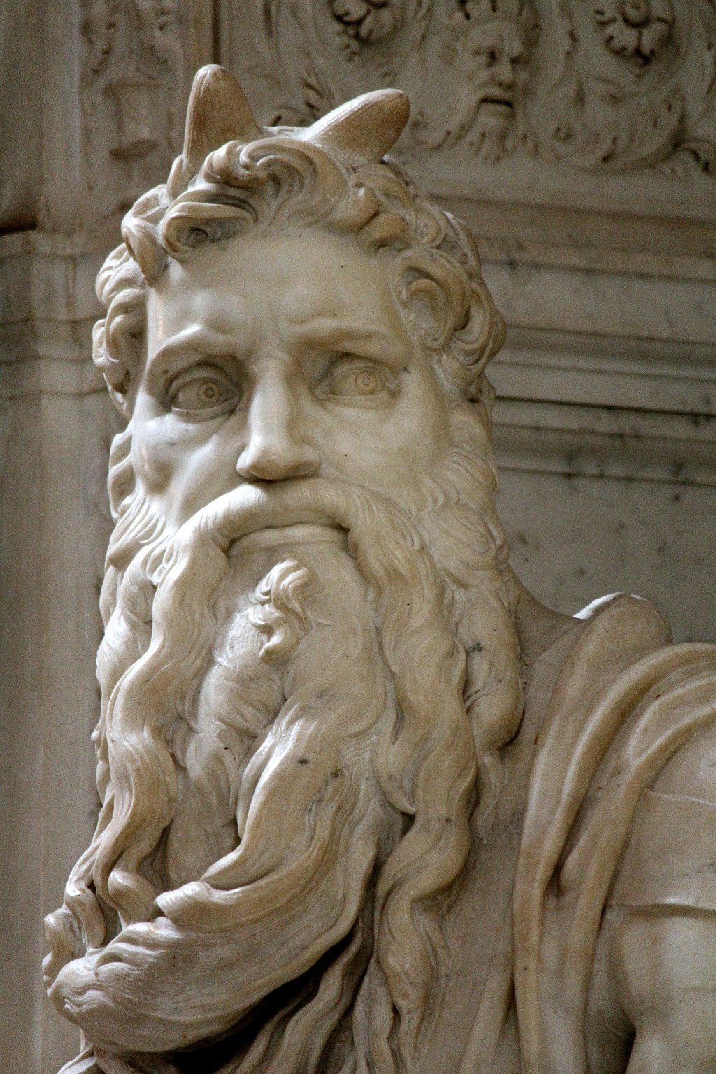 'Moses'_by_Michelangelo_JBU310