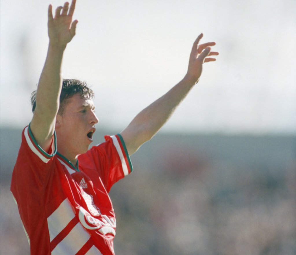 28 август 1994 г.
Ливърпул - Арсенал 3:0.
Във втория кръг от сезона едно 19-годишно хлапе съсипва най-добрата защита в Англия (и актуална на националния тим) с три гола за 4 минути и 33 секунди. В 26-ата минута Роби Фаулър открива резултата, в 29-ата удвоява, а в 31-вата вкарва третия си гол. Постижението бе считано за вечно, но преди година Саидо Мане от Саутхемптън го подобри в мач срещу Астън Вила.