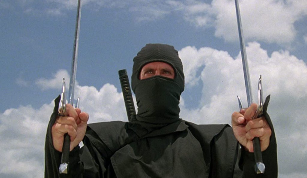 American Ninja/Американска нинджа
Любимият филм на всяко едно момче, израснало през 80-те и 90-те и вдъхновил безброй много детски игри. Тайна нинджа организация краде оръжия от американската армия и ги продава на черния пазар. А както добре знаем, само една черна нинджа може да победи друга черна нинджа, за да може да възтържествува справедливостта. В случая ролята поема Майкъл Дудикоф, който трябва да се справи с нинджа заговора в 95 минути на чист екшън, бой с мечове, карате и мустаците на Стив Джеймс.