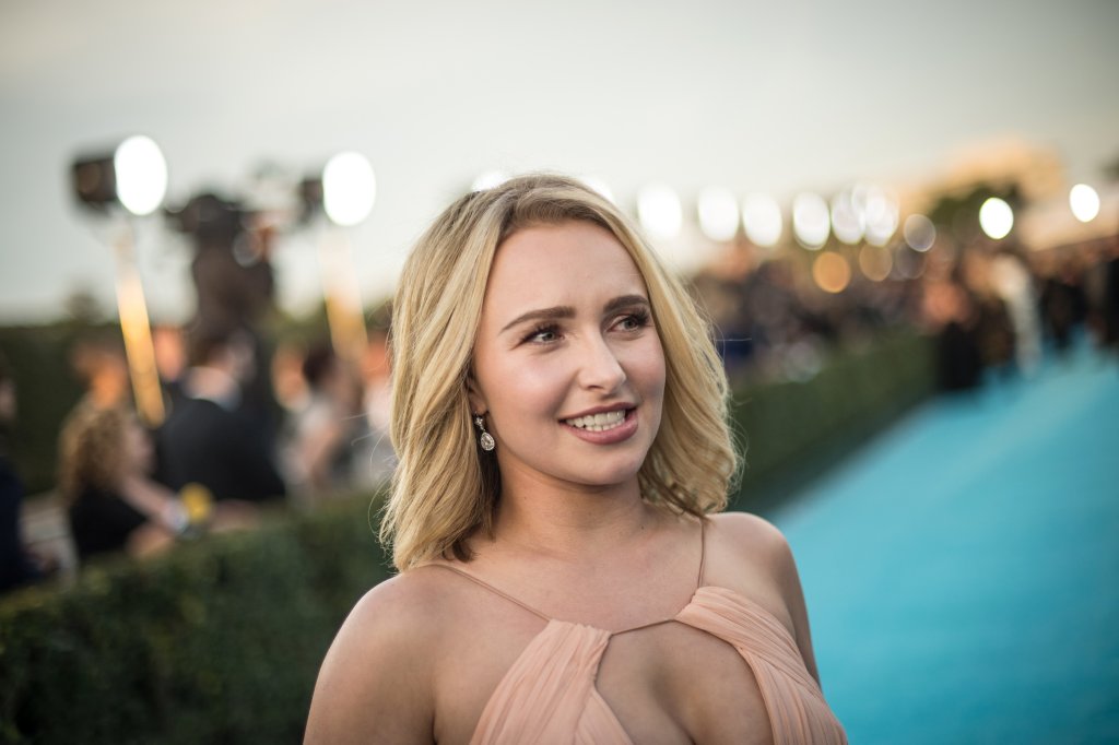 Хейдън Пенетиър, Нашвил
Авторите на сериала вписват бременността в епизодите. Зрителите са изненадани да разберат, че не само героинята й на екрана е страдала от следродилна депресия. Това определено има позитивен ефект, защото хвърля светлина и върх