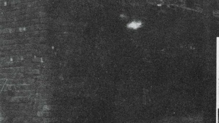 1948 г., ранните дни в Белфаст
Роден през 1946-а, Бести е едно от шестте деца на родителите си Дики и Ан. Радва се на щастливо детство, а тази снимка е правена, когато е на година и половина. Джордж прохожда преди да е навършил 10 месеца, а на този фотос се вижда, че от съвсем малък има футболна стойка.