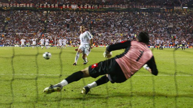 През 2003-а Буфон и Юве загубиха последния си финал на дузпи от Милан.