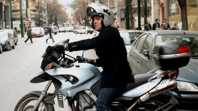 Най-младият политически лидер на Гърция днес е най-младият премиер на най-старата демокрация