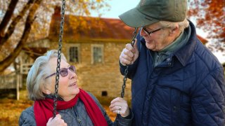 care-chain-couple-34761