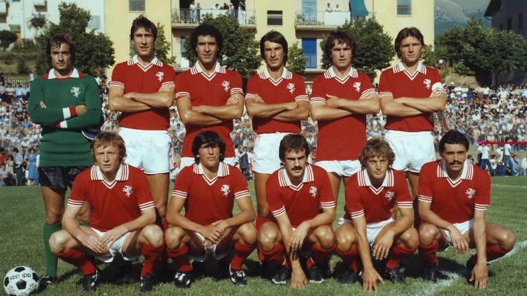 Перуджа 1978/79
Забележително е, че първият отбор, който изиграва цял шампионат в Серия "А" без поражение, е Перуджа през кампанията 1978/79. Умбрийците обаче остават на три точки зад шампиона Милан, който допуска три загуби през сезона. Проблемът за Перуджа се оказват прекалено многото "хиксове" - 19 от 30 мача.