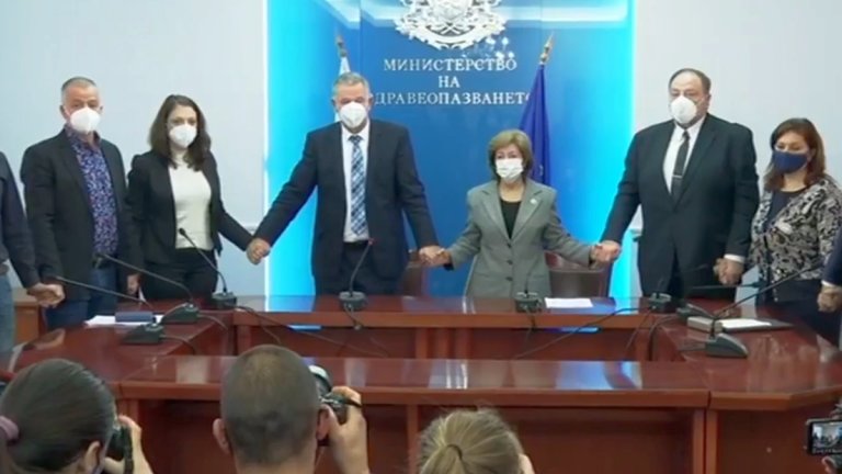 Министерството на здравеопазването или не знае какво да прави, или не иска, а брифингът след ден на 6000 новозаразени и 310 починали показа това.