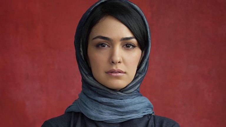 Назанин Бониади
Според филма "Път към пречистване: сциентология и затворът на вярата” ("Going Clear: Scientology and the Prison of Belief") актрисата от How I Met Your Mother и Homeland е била "назначена“ за приятелка на Том Круз, след като той се оплакал на духовния водач на сциентолозите и свой личен приятел Дейвид Мискавидж, че не може да си намери жена след раздлата с Никол Кидман. След като връзката на Бониади с актьора се разпада обаче, тя била наказана да чисти тоалетна с четка за зъби. Да се полага доброволен труд е известна практика сред сциентолозите, твърдят бивши членове на обществото.