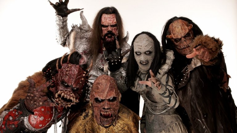 Lordi - I Dug A Hole In The Yard For You
За масовата аудитория творчеството на Lordi се изчерпва с предната песен, която за кратко ги превърна в любима група на Европа. Те обаче продължават да са активни и един от скорошните ни фаворити е това необичайно обяснение в любов: "Изкопах ти дупка в двора, за да не ми разбиеш сърцето".