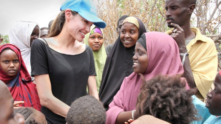 Дори и някои изследователи да смятат, че ролята й на посланик на добра воля да не е най-важната причина за доброволчеството на обикновените хора, звезди като Анджелина Джоли са маркетинговата привлекателност на хуманитарните каузи 