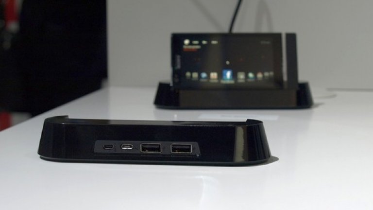 Sony SmartDock - microHDMI, microUSB, USB и пак USB за вашите жични и безжични връзки.