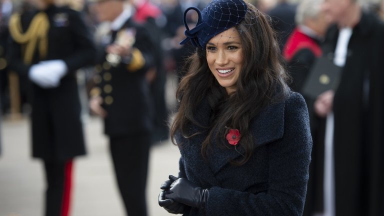 Меган Маркъл 
Взимайки пример от класически икони в модата като Джаки Кенеди и принцеса Даяна, Меган Маркъл усвои умението да се облича като кралска особа. Актрисата акцентира върху традиционните съчетания, които не остаряват във времето.