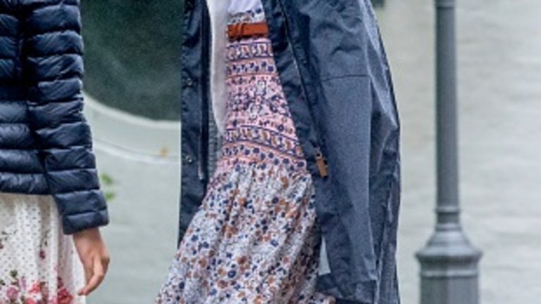 Принцеса на Дания - Мари - е доказателство, че дори и кралските особи ходят небрежно облечени. Все пак дългата й шарена пола и голямо дънково яке изглеждат доста интересно и стилно.