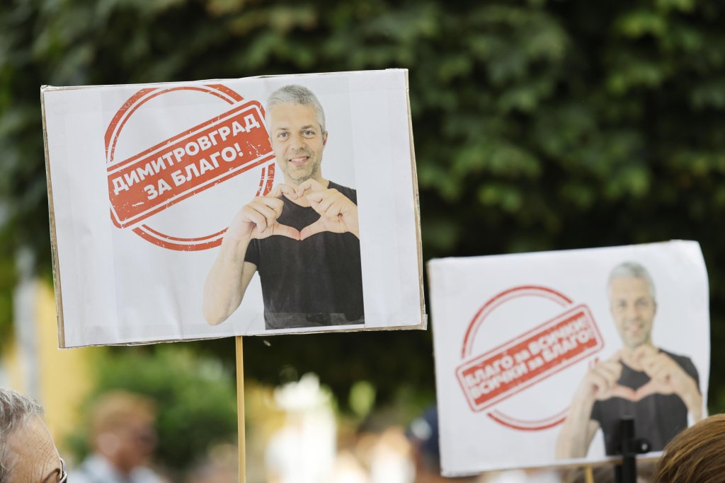 Протестът "Да свалим бухалките на деребеите" в снимки