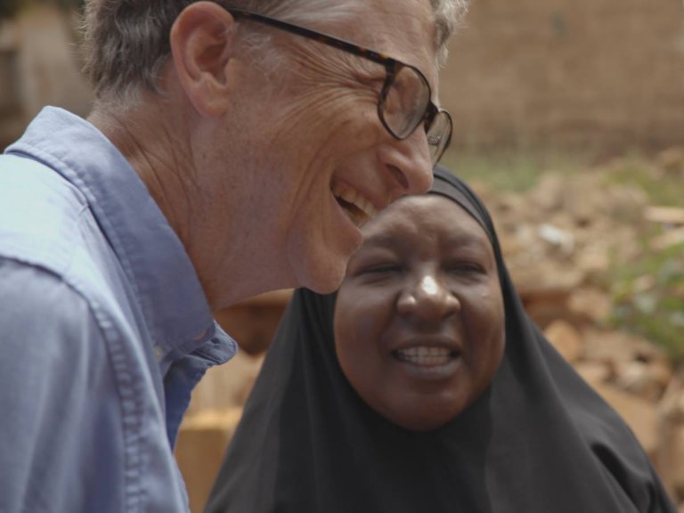 Гейтс по време на мисия на СЗО в Танзания