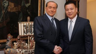 Връзките между Йонхон Ли и Силвио Берлускони и Адриано Галиани са много