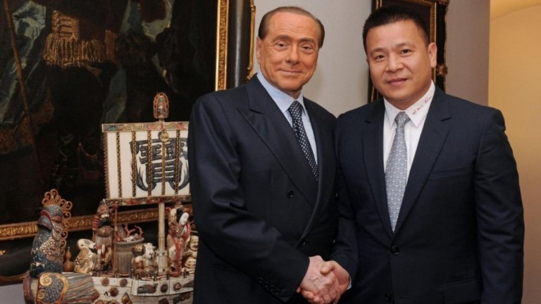 Китайският бизнесмен Йонхон Ли взе заем, за да купи Милан от Силвио Берлускони през 2017 година за 303 млн. евро.
