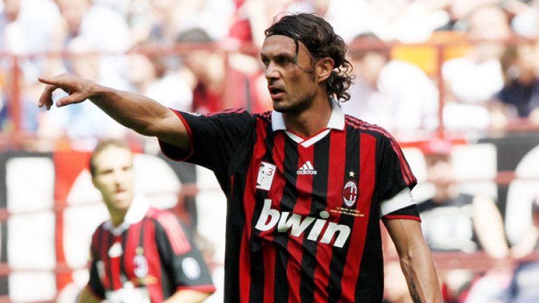 Паоло Малдини игра до 41-годишна възраст - общо 25 сезона и 902 мача за Милан!