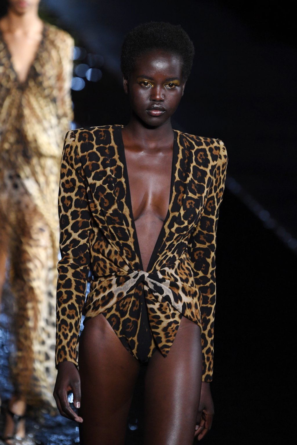 Модел на YSL за сезон пролет-лято 2019 година