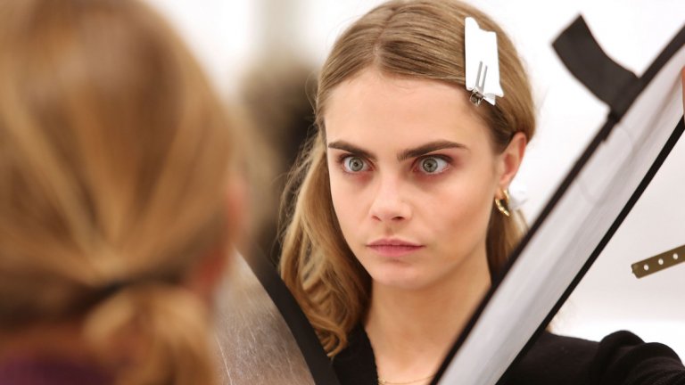 Kара Делевин пристъпва в света в модата още на 10, но на 15 потъва в бездната на депресията.