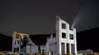 Няма как хем да искаме добро образование, хем да вярваме, че сателити ни разболяват умишлено